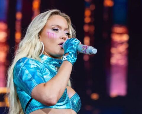 Zara Larsson Dazzles in Metallic Blue Two-Piece at Lollapalooza Berlin